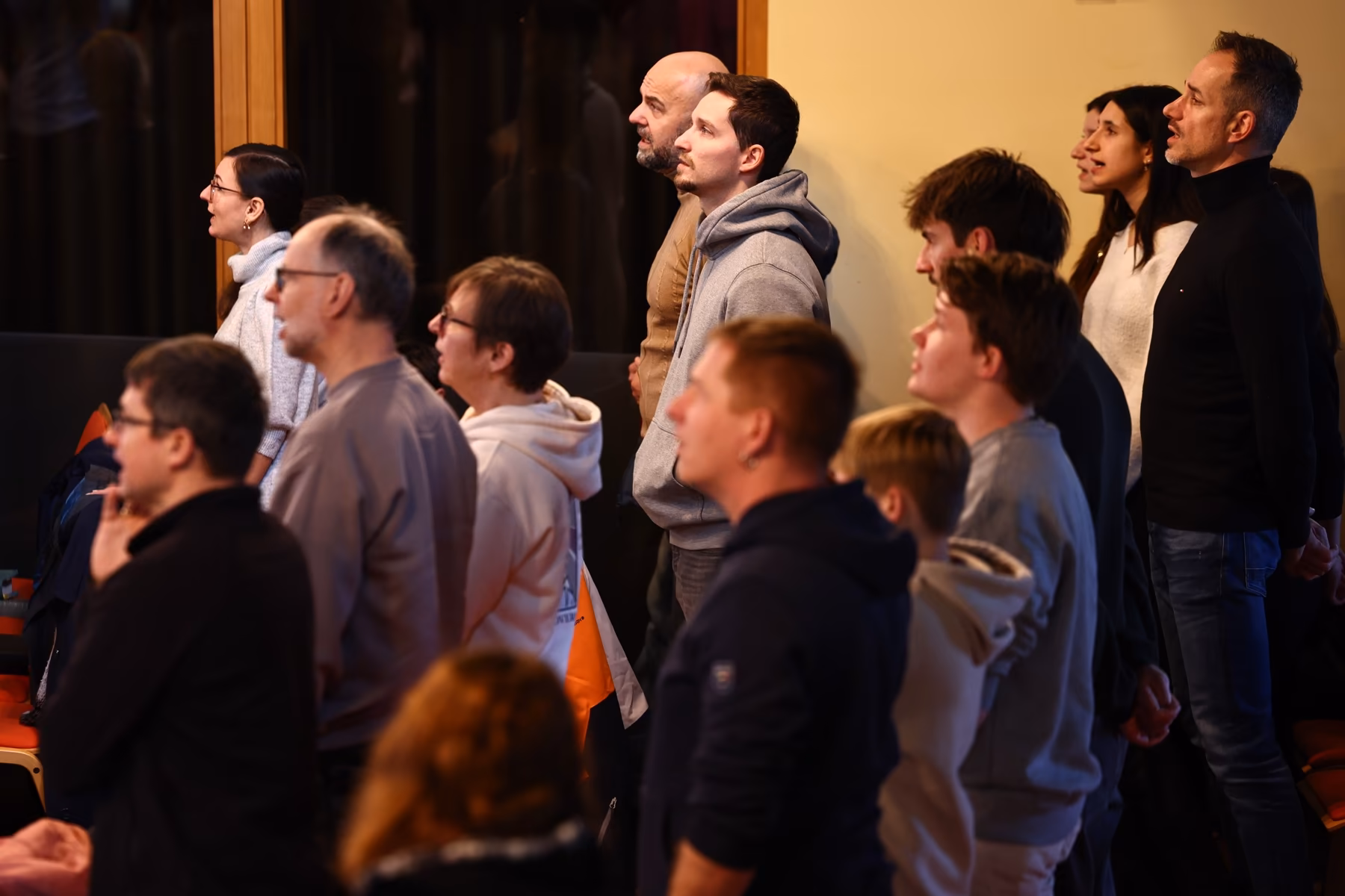 Gemeinde beim gemeinsamen Singen.
